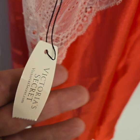 Victoria's Secret Red and White Chemise with Lace Detail - Picture 4 of 4